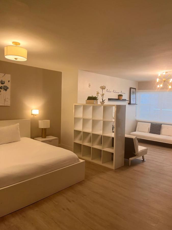 Suites At The Strand On Ocean Drive Маямі-Біч Екстер'єр фото