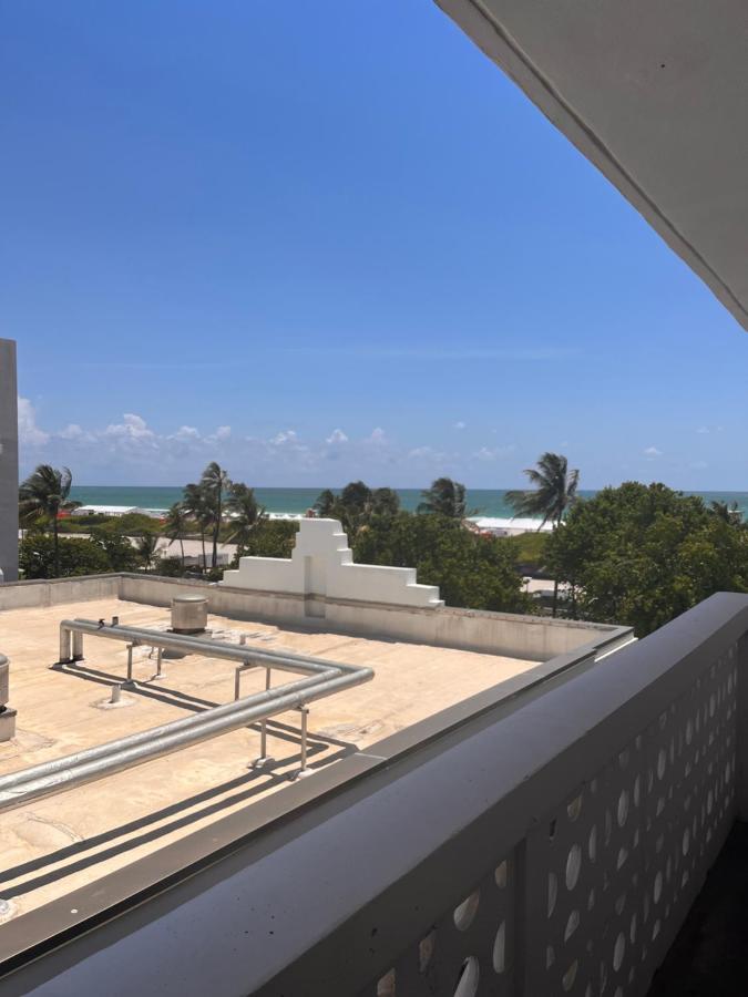 Suites At The Strand On Ocean Drive Маямі-Біч Екстер'єр фото