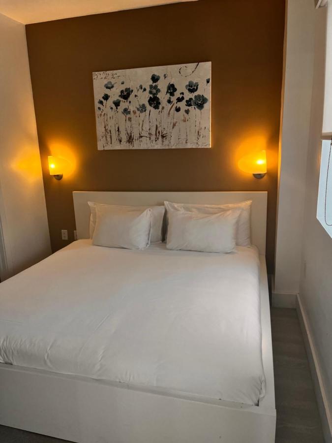 Suites At The Strand On Ocean Drive Маямі-Біч Екстер'єр фото