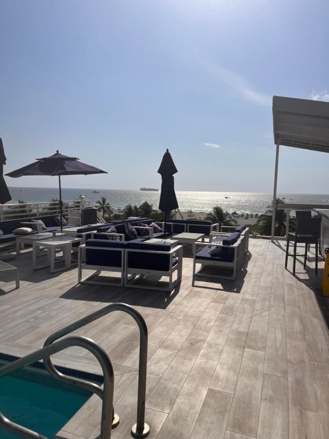 Suites At The Strand On Ocean Drive Маямі-Біч Екстер'єр фото