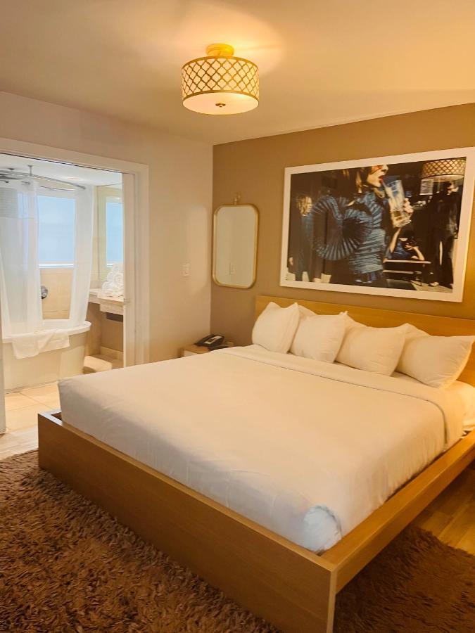 Suites At The Strand On Ocean Drive Маямі-Біч Екстер'єр фото