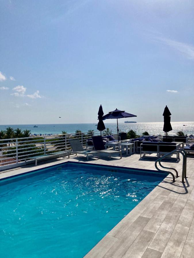 Suites At The Strand On Ocean Drive Маямі-Біч Екстер'єр фото